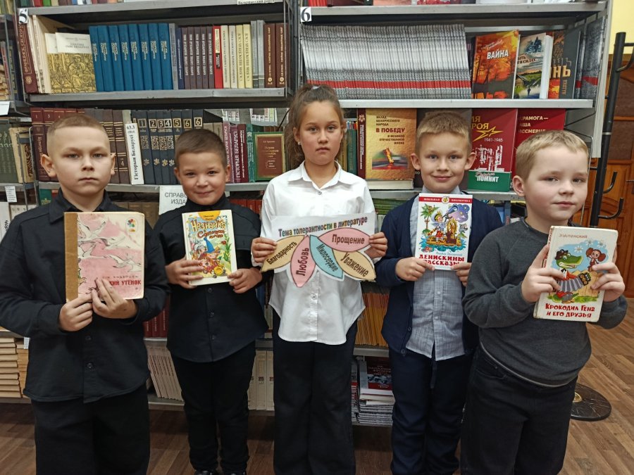 Тематическая книжная выставка «Всем советуем дружить»